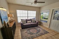 10 minutes to Mineral Springs w/large Pool and Pet Friendly! - 3-Star