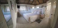 Waterfront on White Sound, Private Dock, Beach, Swimming Pool, Solar/Batteries - 4-Star