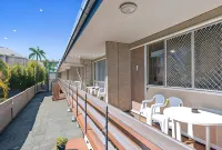 Browns Broadbeach - Pools