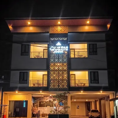 Queen Boutique Hotel Simpang Lima Hotels near WaterBlasterID