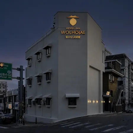 Slow Down in Seoul | Hanok Jacuzzi Stay, 201
