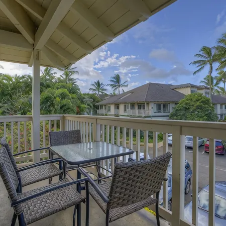 5 STAR!! Sleeps 8-10,3bd + loft, 3ba, A/C..5 minutes to beach,Spacious Condo.