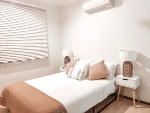 Carnarvon 3Br & 2BA Holiday House