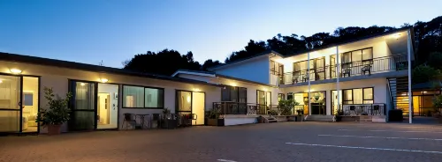 Outrigger Motel - 3-Star