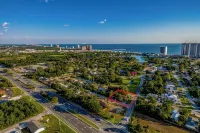 Pet Friendly Cottage Minutes To Pier Park-Frank Brown-Beach! Monthly Rates