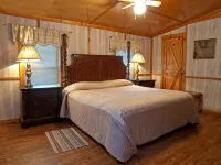 5-bedroom lodge near Ozark National Forest and Lake Fort Smith state park. - 3 stjerner