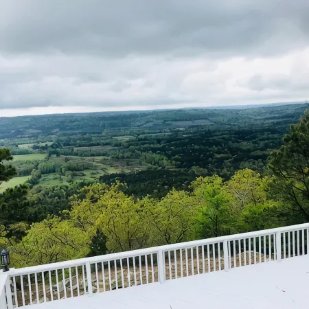 Petit Jean Cliffside Retreat
