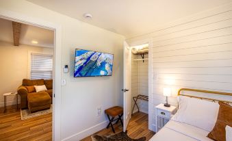 Cozy 2 Br, 2 BA Cottage in Downtown Dahlonega!