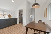 Private, Peaceful Home Away from Home with Courtyard—Sleeps 4! - 3 stjerner