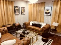 OTR!-5 Bedrooms-4 Baths-3 Parking Spots-2 Kitchens-Best House for Reunion/Groups - Bungalows