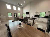 Cozy cabin SLEEPS 15 on Lake Tenkiller!