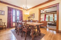 New Listing! Charming home two blocks from Galena Main St with deck and parking - 3つ星