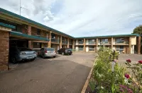 Fig Tree Motel - parking