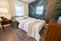 Vintage Vogue: Your Stylish Suite with Wi-Fi, Netflix, and Parking! - 3 étoiles
