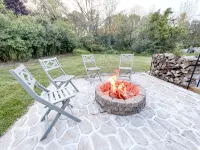 Cozy Getaway Lodge & Retreat w/ game room/deck/fire pit ~25mins from Hershey P - Wifi