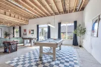 Centrally Located 5BD - Games, BBQ & Firepit Patio