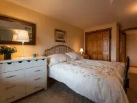 The Yellowstone House and Fisherman's Cabin Hotels in Pray