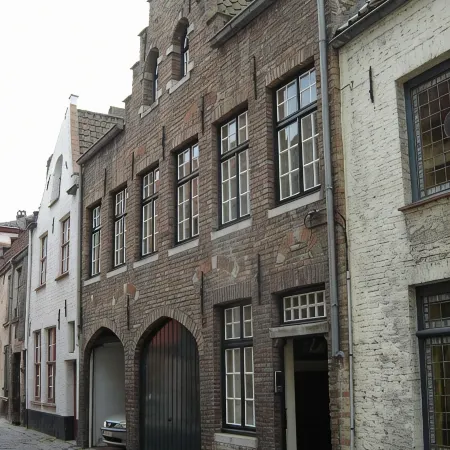 Charming house in the center of Bruges right along the green canals