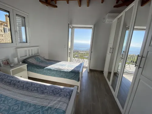 Rapunzel's tower stone house with incredible 180° sea view 5min drive to the beach - 3-Star