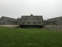 Luxury Home w/INDOOR POOL 20mins BarHarbor boardersAcadia National Par - 4-Star