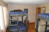 Relaxing, Lakefront & Roomy Great for fishing, duck hunting, & family gatherings - 2-Star