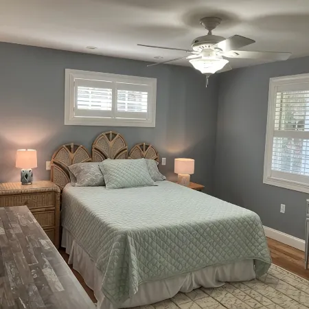 WALK TO VILLAGE LOCATION, NEW POOL, FAMILY COMPOUND!
