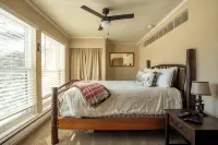 Tranquil 2-bedroom condo in Brian Head with pool and sauna