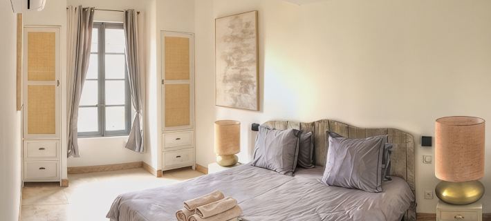 South-facing suite with terrace in town center Ξενοδοχεία στην πόλη Αρλ