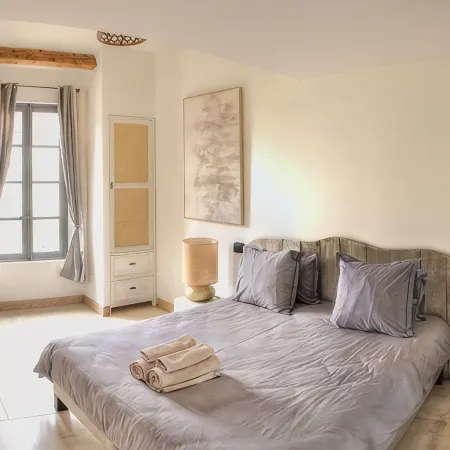 South-facing suite with terrace in town center