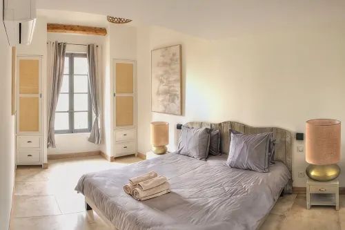 South-facing suite with terrace in town center - Bintang 4