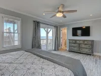 Dream Getaway a Gorgeous Private Oceanfront with Hot Tub Sleeps 12 - balcony