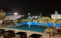 Naka Hotel Kupang - Pools