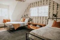Villa Nosoni-Nestled between trees near Lake Shasta. - 4-Star