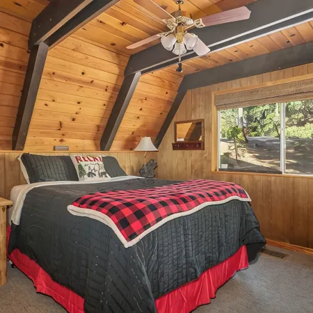 The Cozy Cub: Air Conditioning, Dog Friendly, Pool Table, Private Lakes in Bls