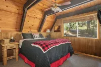 The Cozy Cub: Air Conditioning, Dog Friendly, Pool Table, Private Lakes in Bls