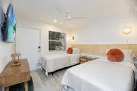 1 Block to Beach, Heart of Old Naples, Newly Renovated, Perfect Location - Private Pools
