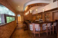 The Sunan Hotel Solo - bar
