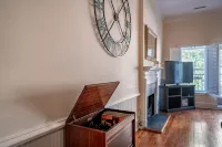 Heart of Downtown Wilmington ILM - Sleeps 12! Sauna, walking distance to a lot. - 4-Star