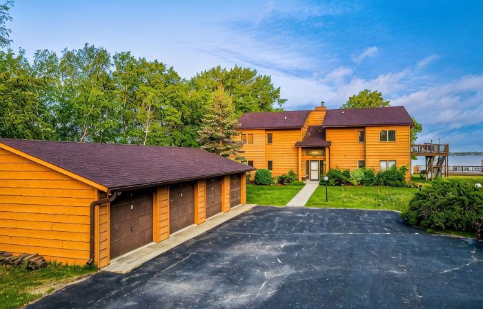 Breezy Hills - Unit 1; Lake Bemidji, King Bed, Kayaks, PB Trail Private Access
