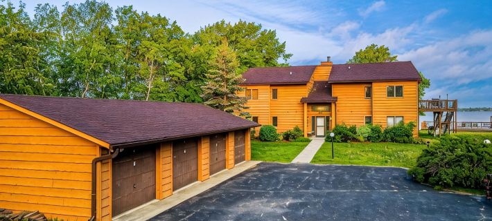 Breezy Hills - Unit 1; Lake Bemidji, King Bed, Kayaks, PB Trail Private Access Hotel di Bemidji