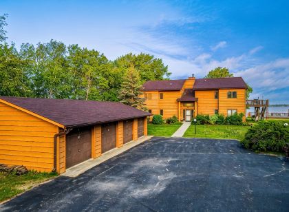 Breezy Hills - Unit 1; Lake Bemidji, King Bed, Kayaks, PB Trail Private Access