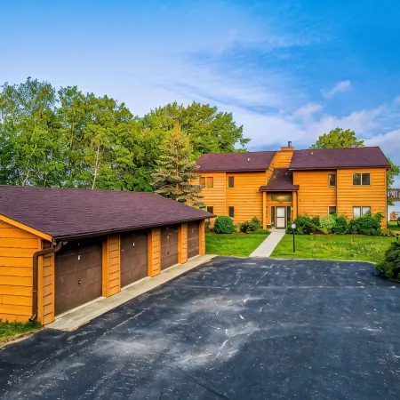 Breezy Hills - Unit 1; Lake Bemidji, King Bed, Kayaks, PB Trail Private Access