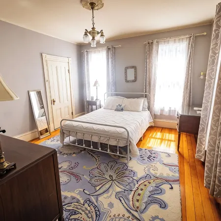 The Gregory House in Southern Maine close to many beaches & popular destinations