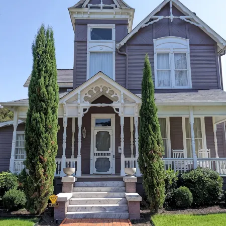 Historic Victorian Home near UNA and Downtown