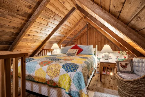 Romantic Getaway with real wood fireplace, Hot tub, Spectacular Mountain Views - Mountain view