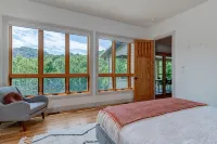 Luxury Mountain Retreat w/ Hot Tub, Grill & Fire Pit Near Asheville, NC - 4-Star