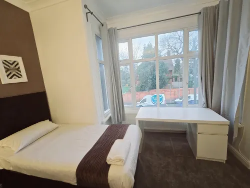 Kingswood Hotel - 2-Star