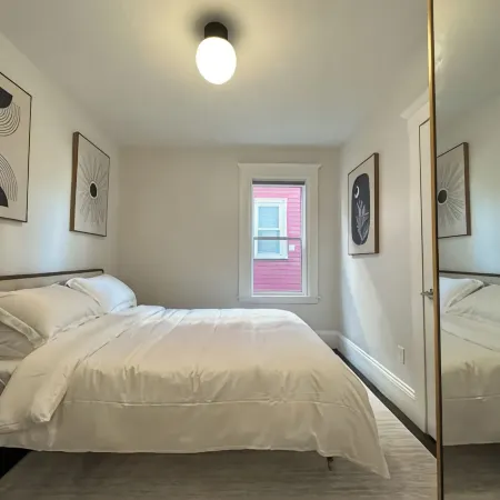 Downtown Salem Chic - 3 Bedroom w/ Parking