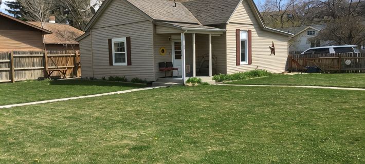Downtown Cody!!! Bobbi's Bunkhouse on Alger Отели в г. Коди