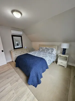 Charming 1-Bedroom Carriage House Near Marietta Square - Condos